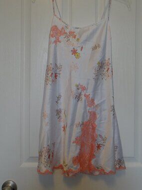 Victoria’s Secret SLIP Lace trim Size M Chemise WHITE w/ Coral lace NWT